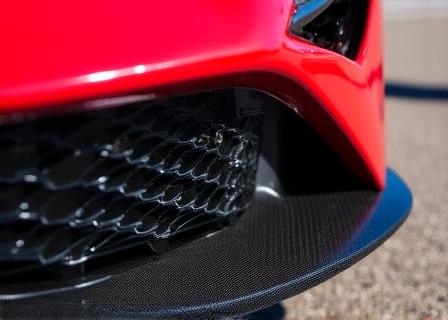 Lame avant aérodynamique en bas de pare-choc